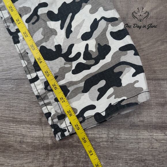 Zoey Beth Camoflage Jeans Size L - Picture 5 of 6